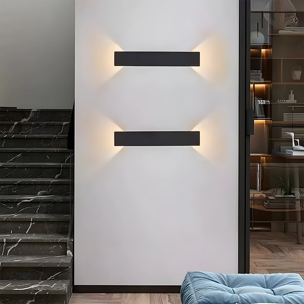 LED wall lamp made of aluminum