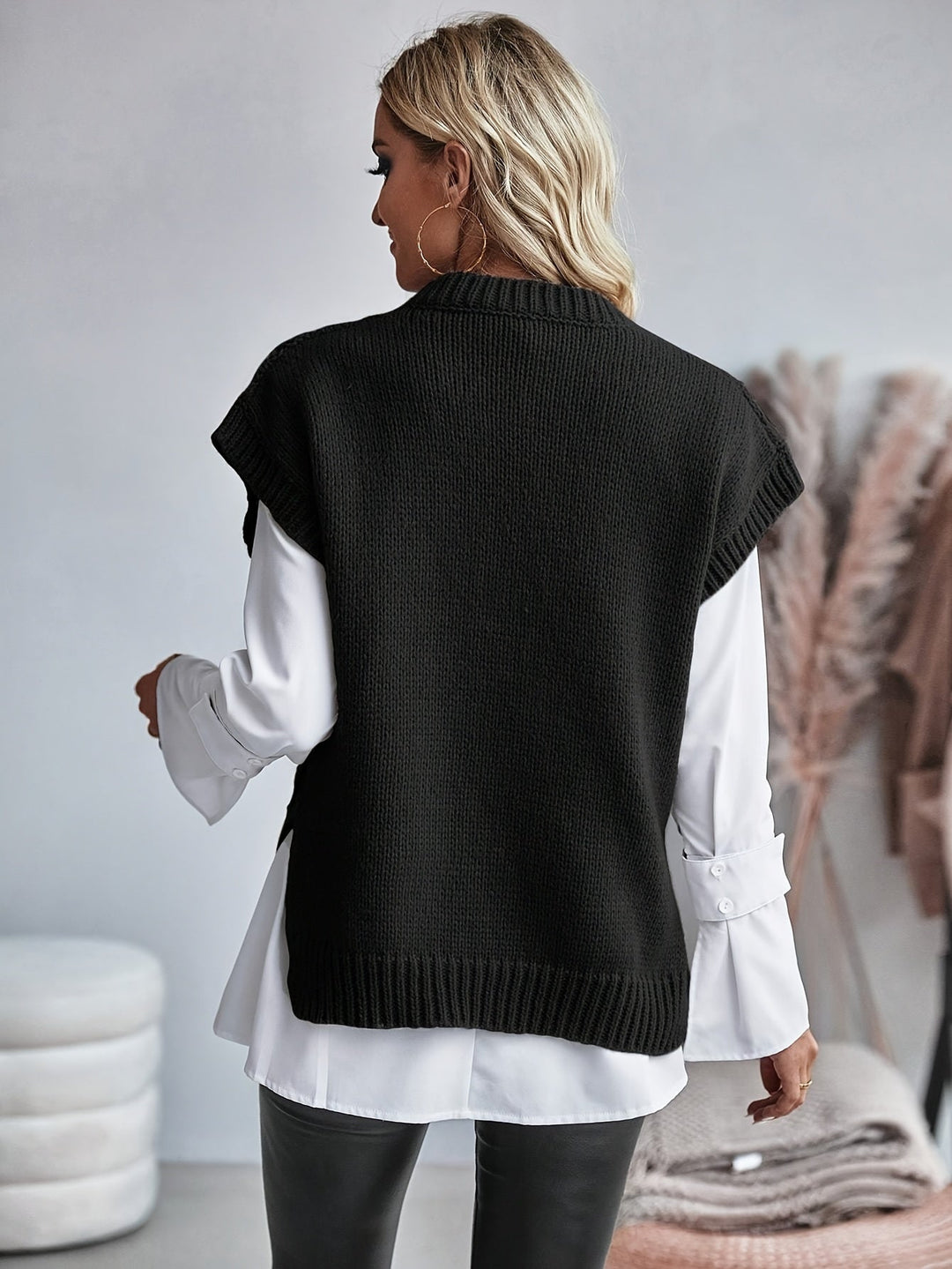 Colette | Ärmellose Strickweste mit Zopfmuster - Image 10