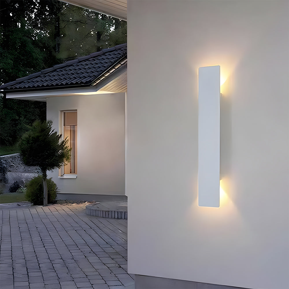 LED wall lamp made of aluminum