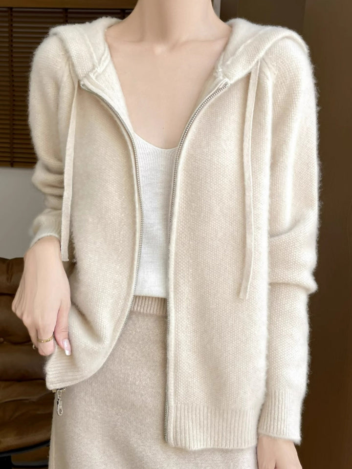 Cassidy | Kuschelige Kapuzen-Strickjacke mit Reißverschluss - Image 5