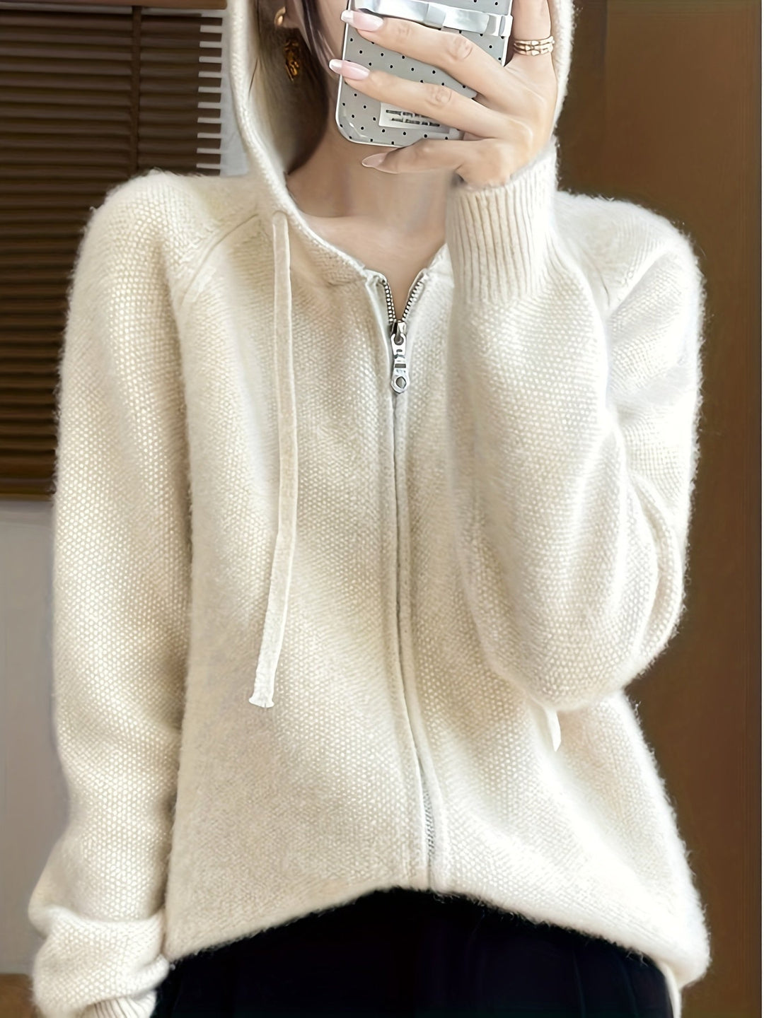 Cassidy | Kuschelige Kapuzen-Strickjacke mit Reißverschluss - Image 2