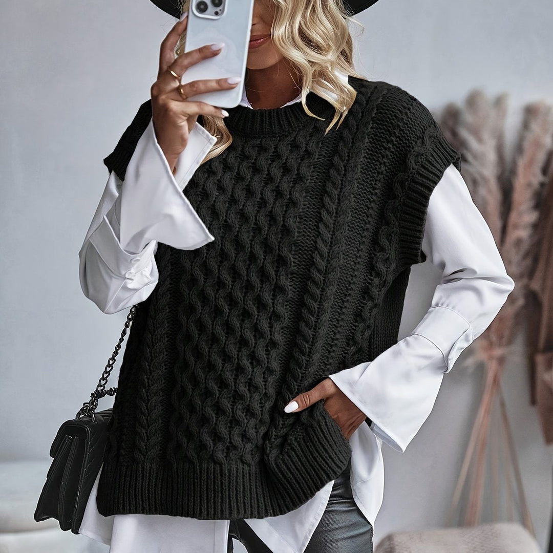Colette | Ärmellose Strickweste mit Zopfmuster - Image 8