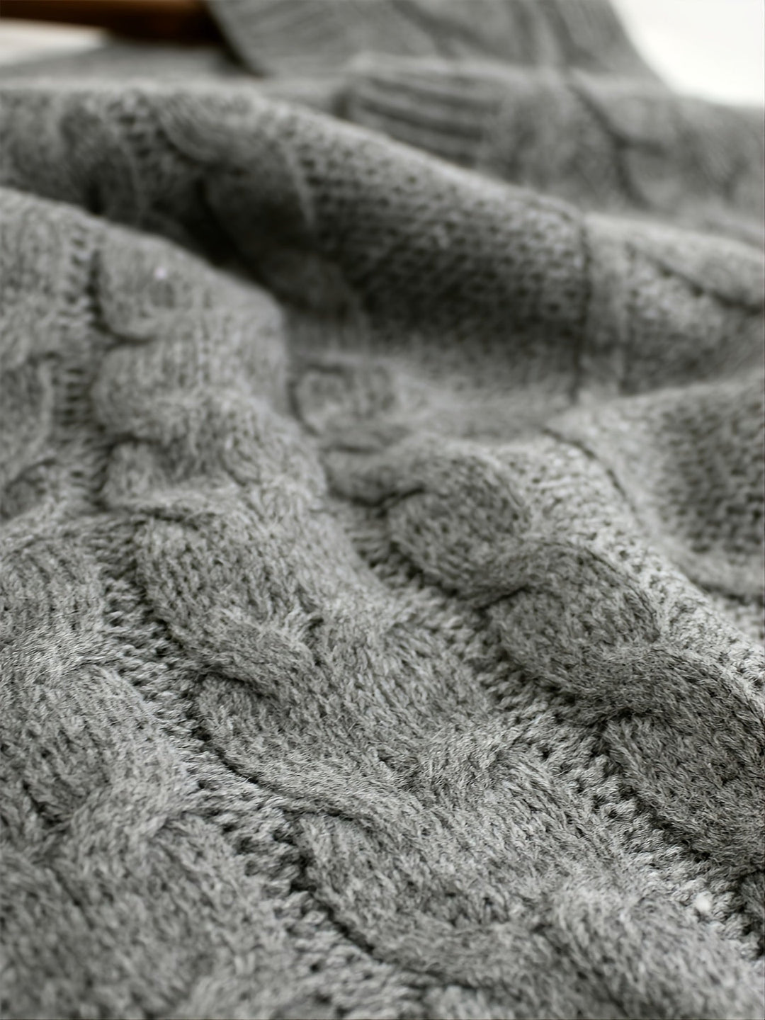 Colleen | Ärmelloser Zopfmuster-Pullover mit V-Ausschnitt - Image 6