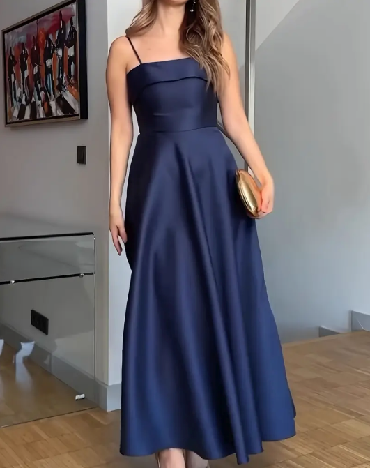 Raegan - Elegantes Midi Kleid Mit Karree Ausschnitt
