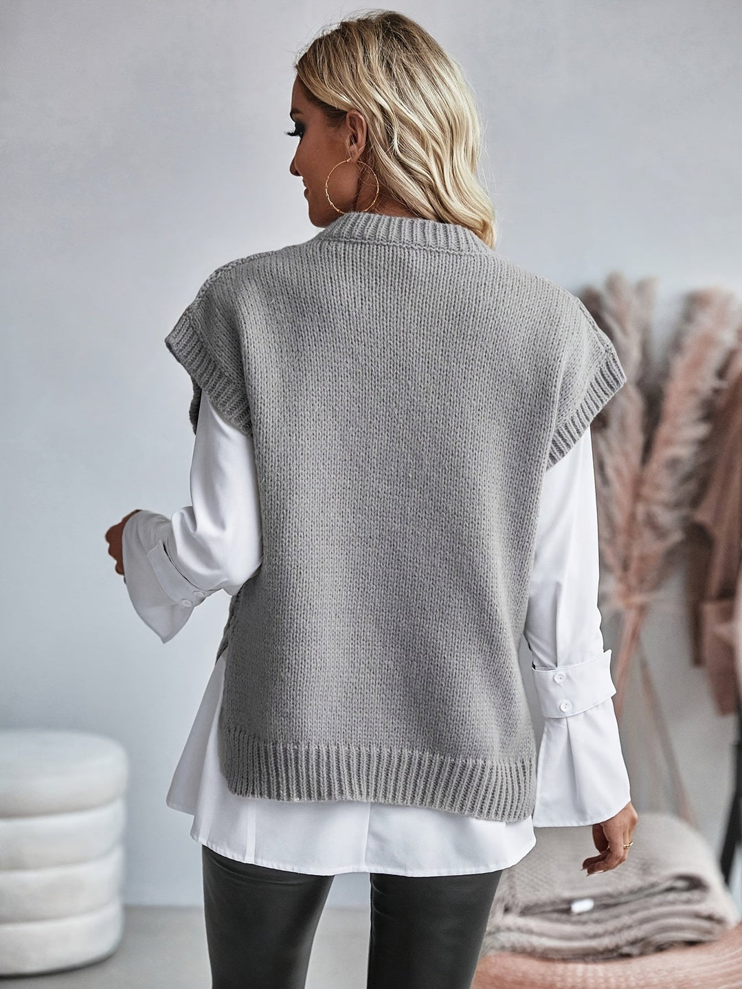 Colette | Ärmellose Strickweste mit Zopfmuster - Image 6