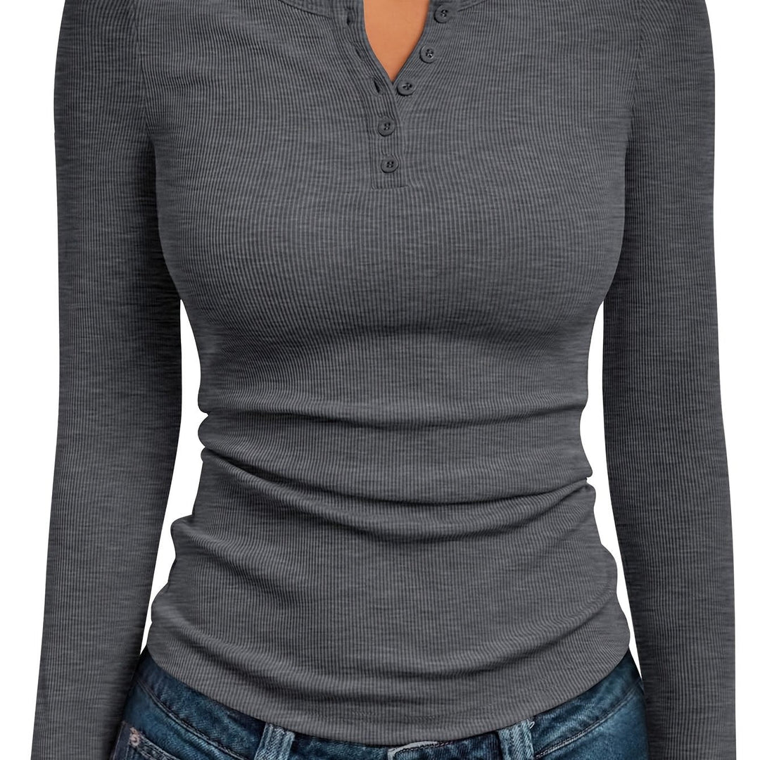 Brynn | Körpernahes Henley-Shirt mit Knopfleiste - Image 7