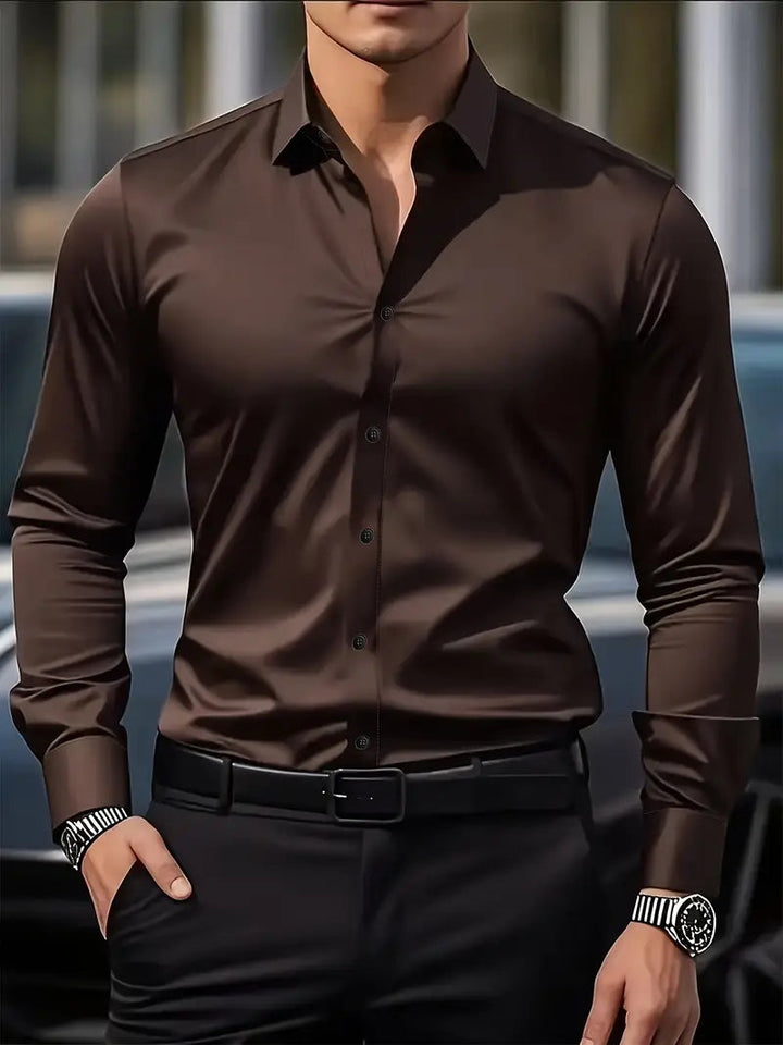 Breathable, wrinkle-free men's shirt with button placket