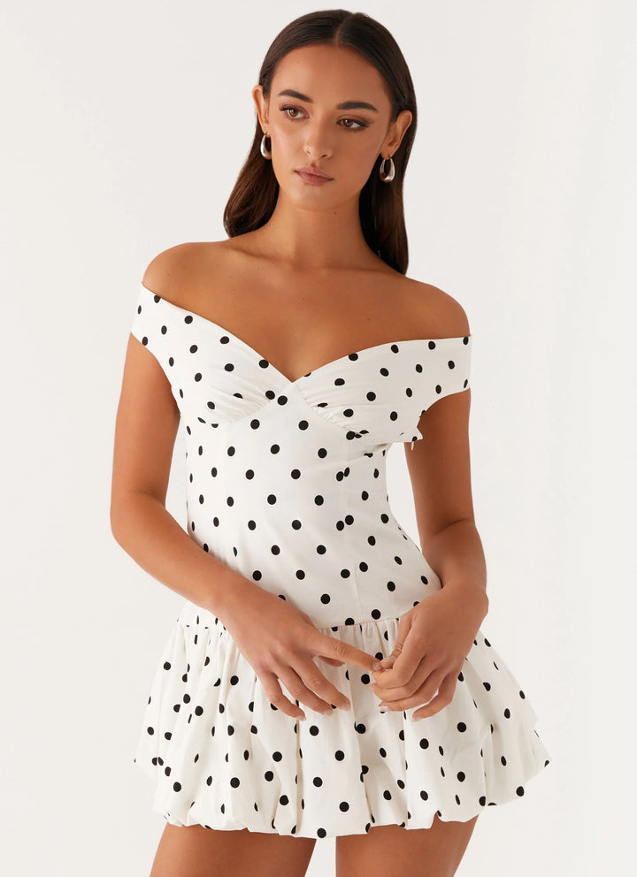 Vaelora – Schulterfreies Minikleid mit Polka-Dots und Schößchen
