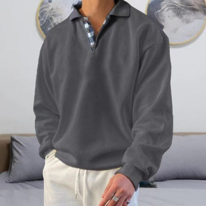 Herrenpullover mit Polokragen und bequemer Passform