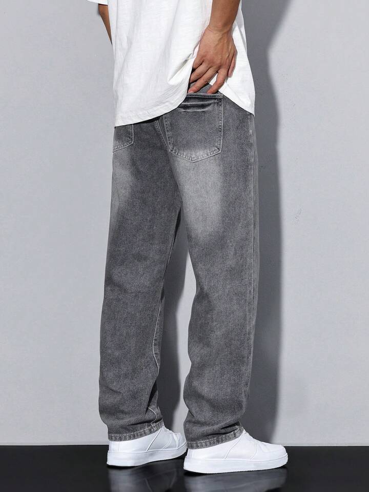 Baggy jeans for men with a loose fit and freedom of movement
