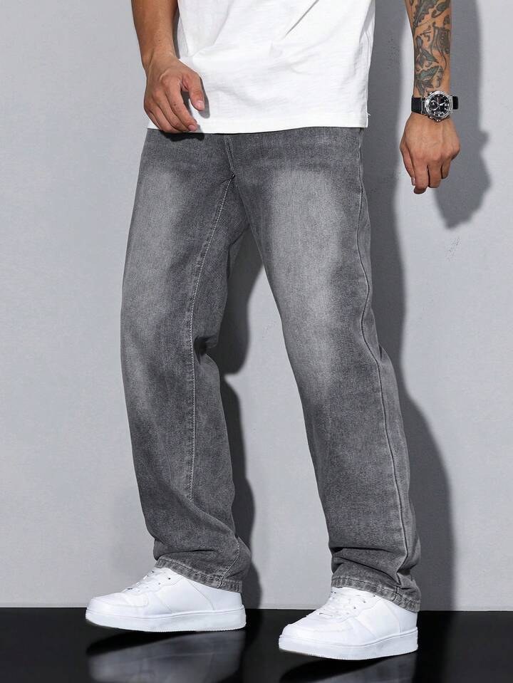 Baggy jeans for men with a loose fit and freedom of movement