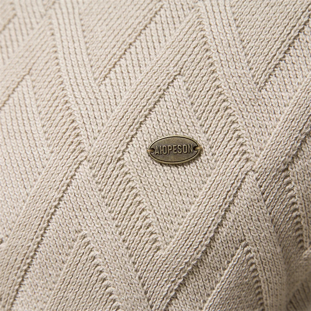 Herrenpullover mit Rautenmuster und schmaler Passform