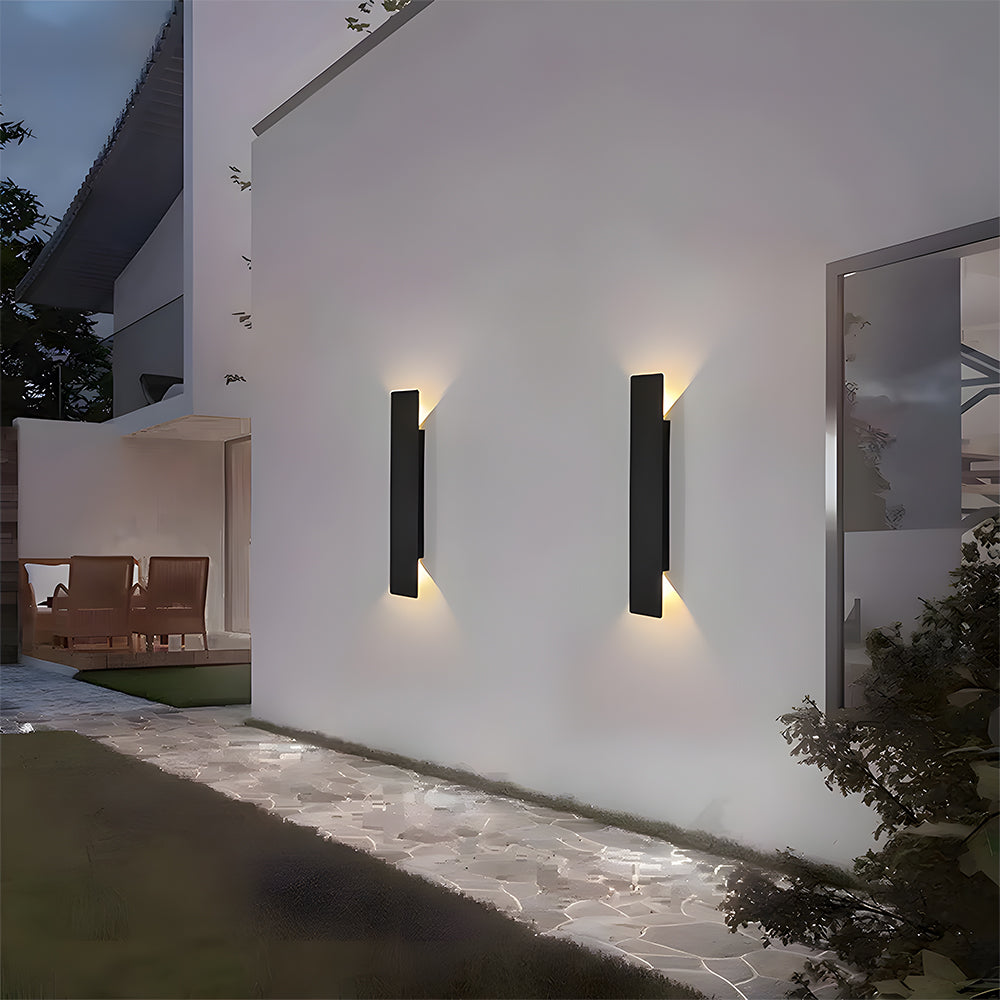 LED wall lamp made of aluminum