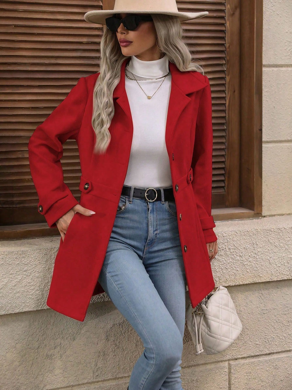Fitted herringbone coat with button closure and pockets