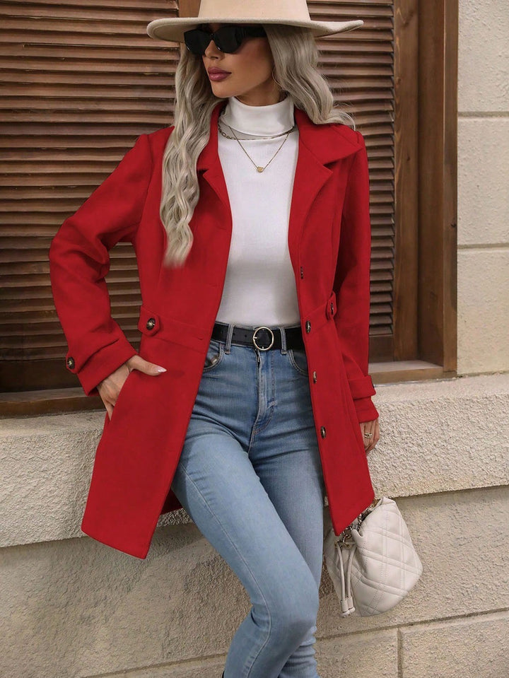 Fitted herringbone coat with button closure and pockets