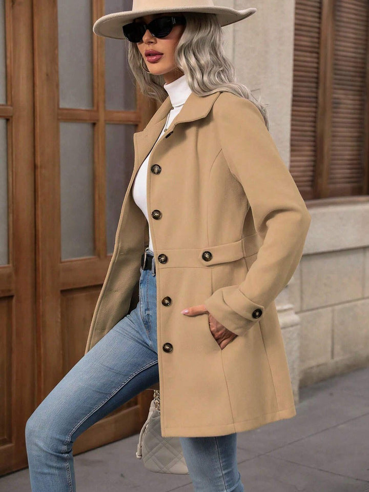 Fitted herringbone coat with button closure and pockets
