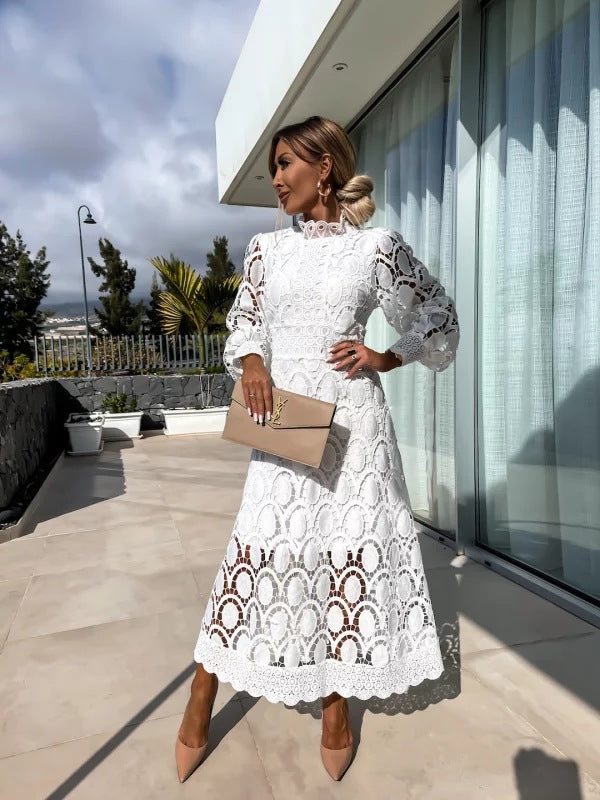 Linnea - Elegantes Spitzenkleid Mit Puffärmeln Und Hohem Kragen