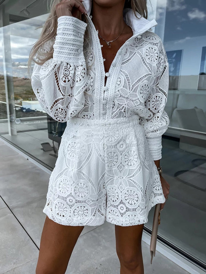 Veylisse – Spitzen Set Bluse Und High Waist Shorts