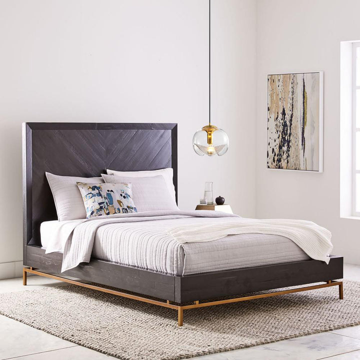 Hängelampe mit Skulpturform und Wellenstruktur