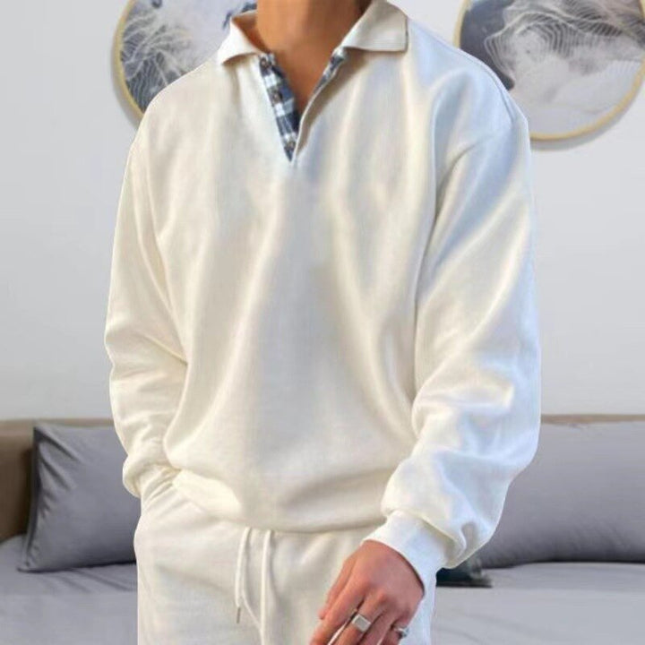 Herrenpullover mit Polokragen und bequemer Passform
