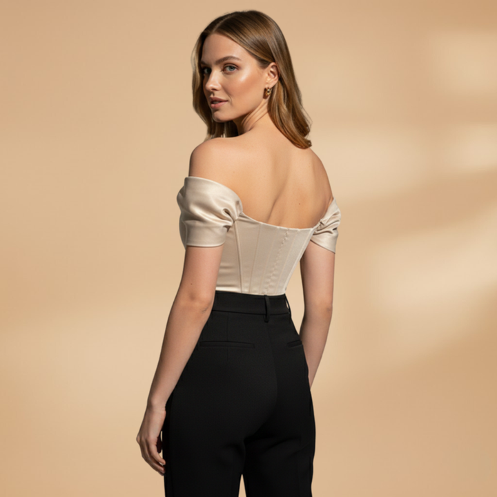 Alara - Off-Shoulder Top mit Stilvollem Ausschnitt