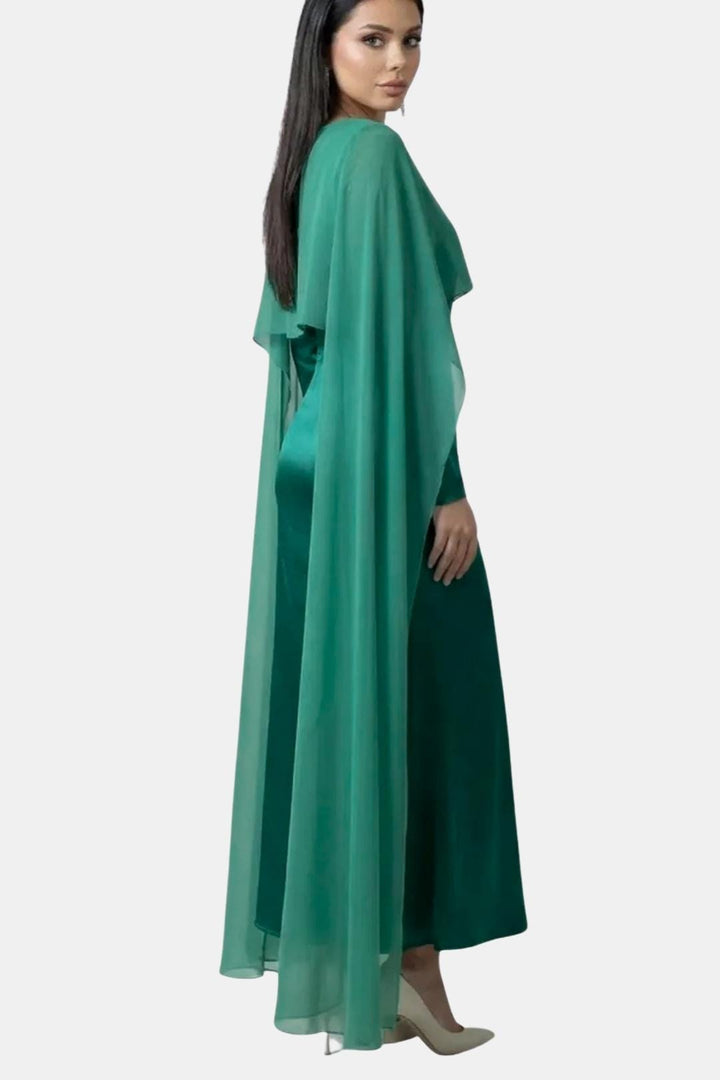 Zahiréa – Chiffonkleid mit Cape-Überwurf