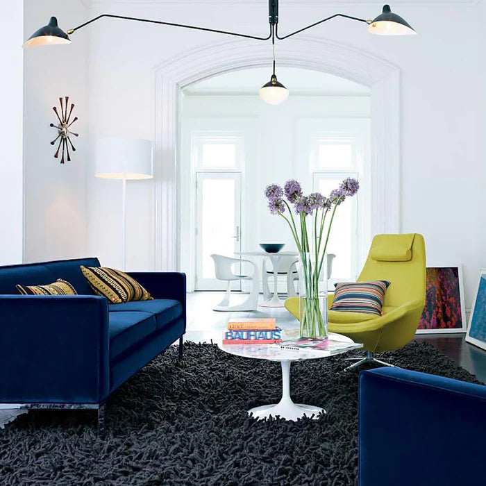 Schwarze Deckenlampe mit drehbaren Armen – modernes Design