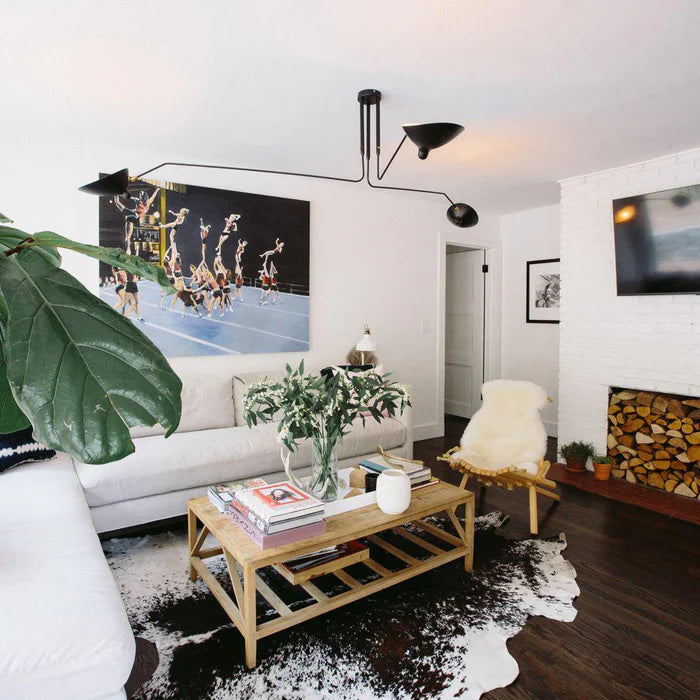 Schwarze Deckenlampe mit drehbaren Armen – modernes Design