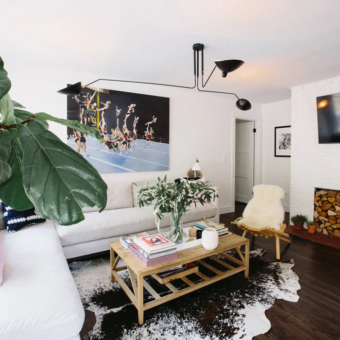 Schwarze Deckenlampe mit drehbaren Armen – modernes Design