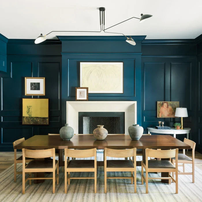 Schwarze Deckenlampe mit drehbaren Armen – modernes Design