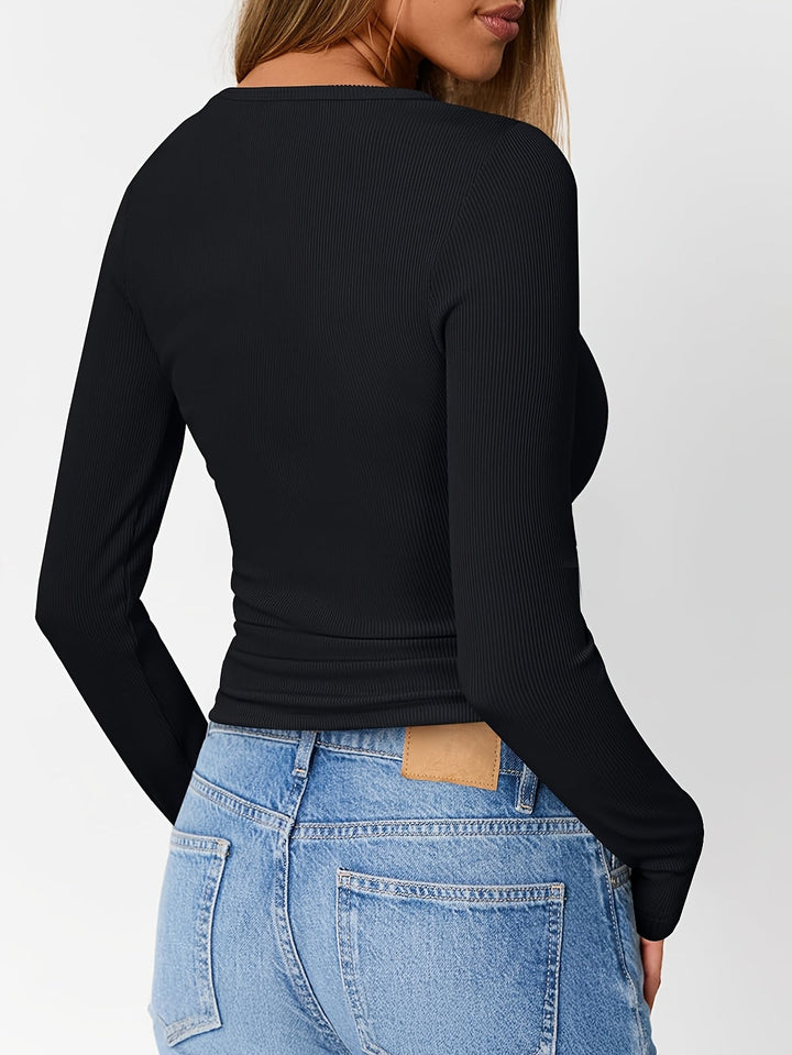 Brynn | Körpernahes Henley-Shirt mit Knopfleiste - Image 3