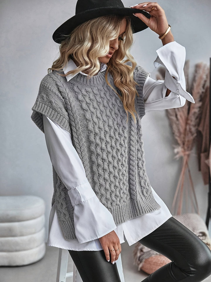Colette | Ärmellose Strickweste mit Zopfmuster - Image 7
