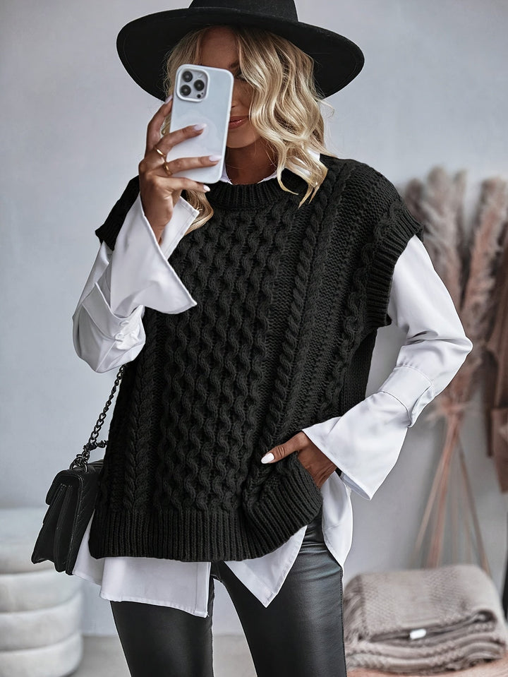 Colette | Ärmellose Strickweste mit Zopfmuster - Image 9