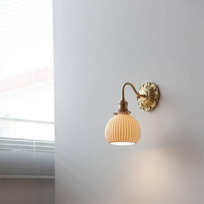 Wandlampe | Zeitlose Form mit dekorativer Wandhalterung