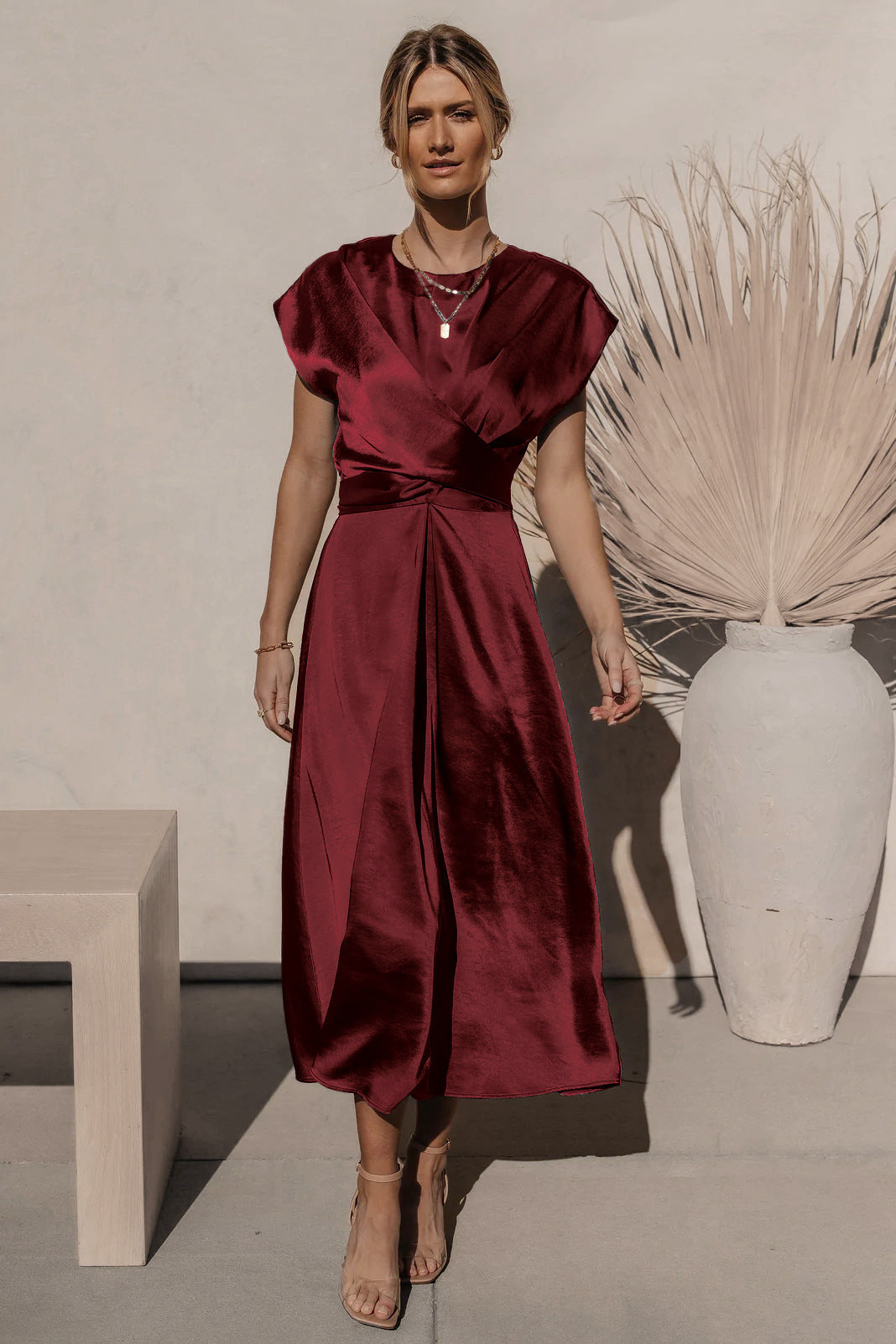 Janelisse - Elegantes Seiden Midikleid