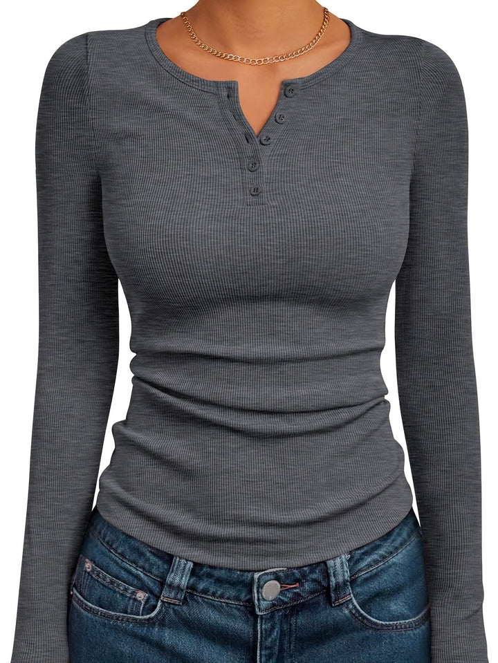Brynn | Körpernahes Henley-Shirt mit Knopfleiste - Image 8