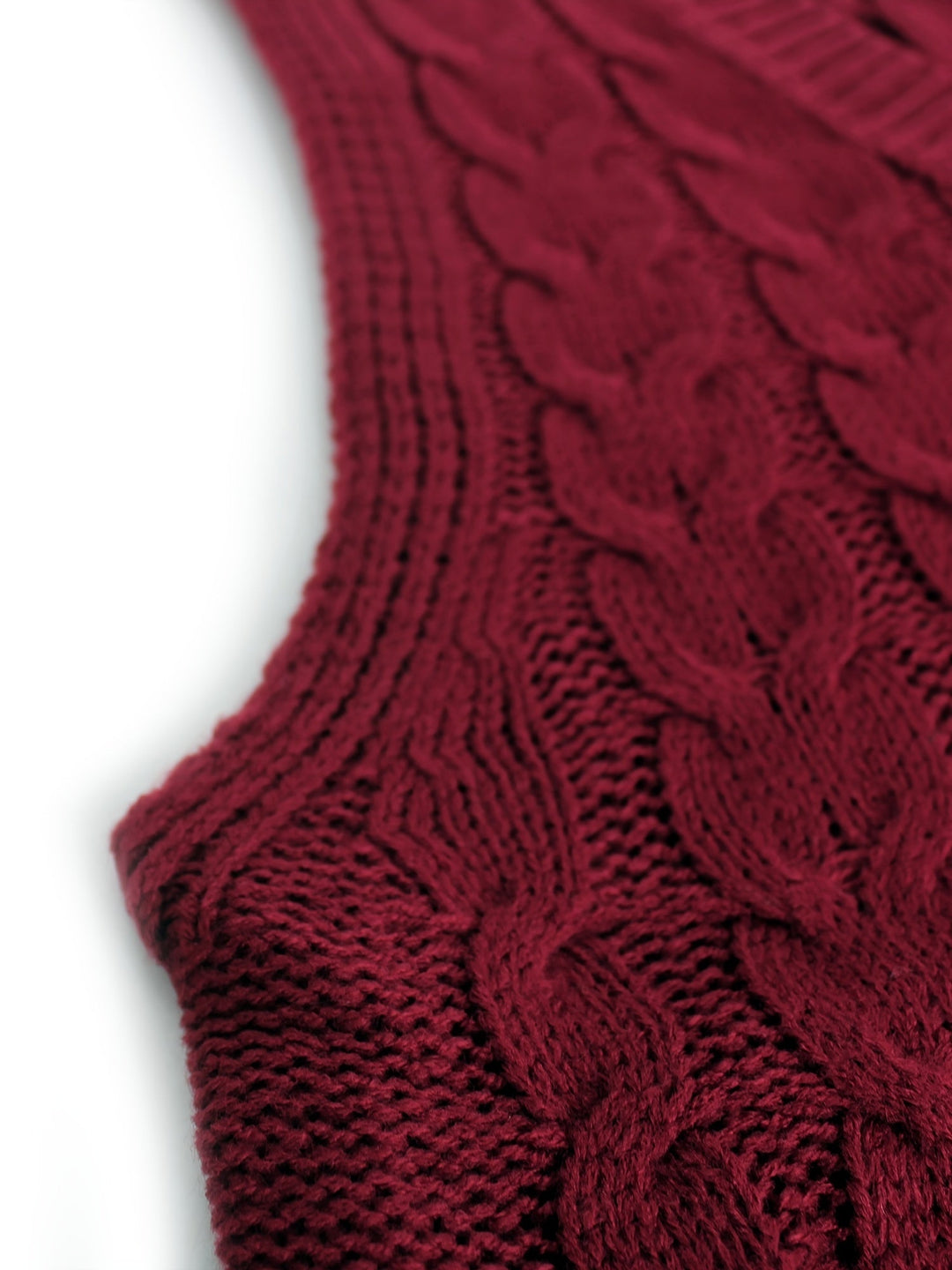 Colleen | Ärmelloser Zopfmuster-Pullover mit V-Ausschnitt - Image 25