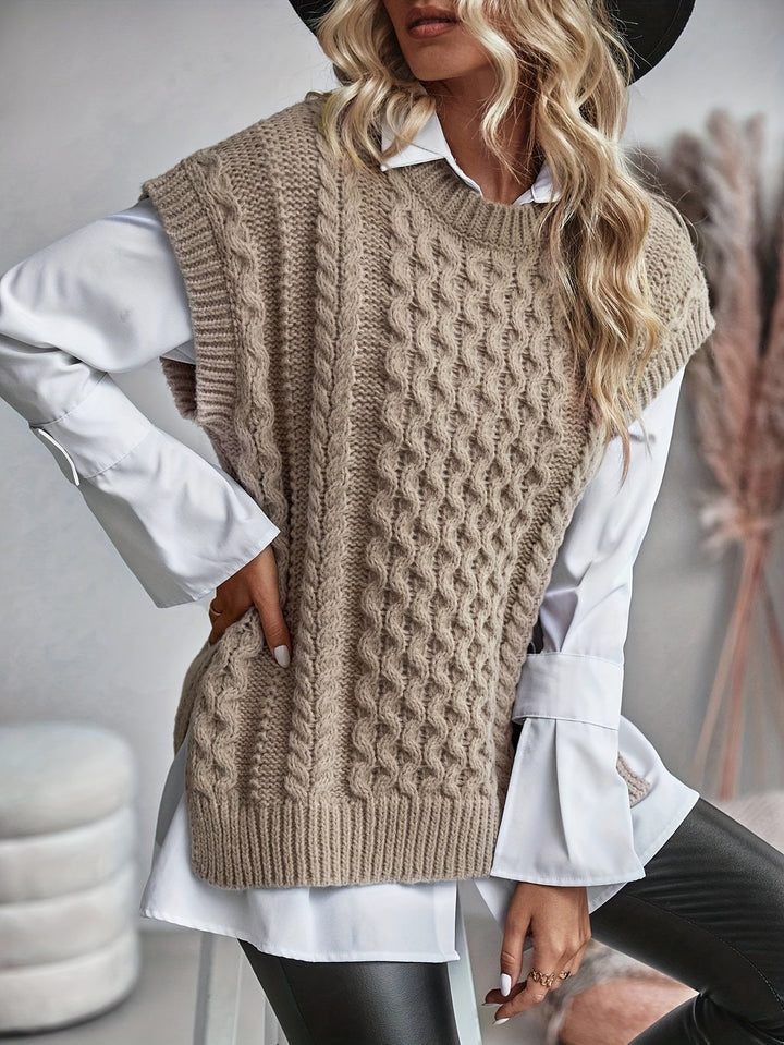 Colette | Ärmellose Strickweste mit Zopfmuster - Image 3
