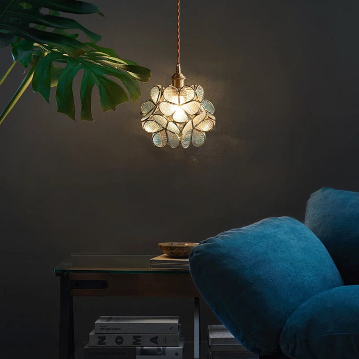 Lysiane – Flower-shaped hanging lamp made of glass in Nordic style