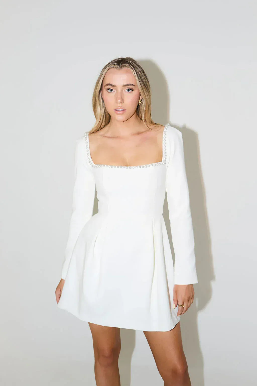 Violetta – Langarm Perlenbesatz Minikleid