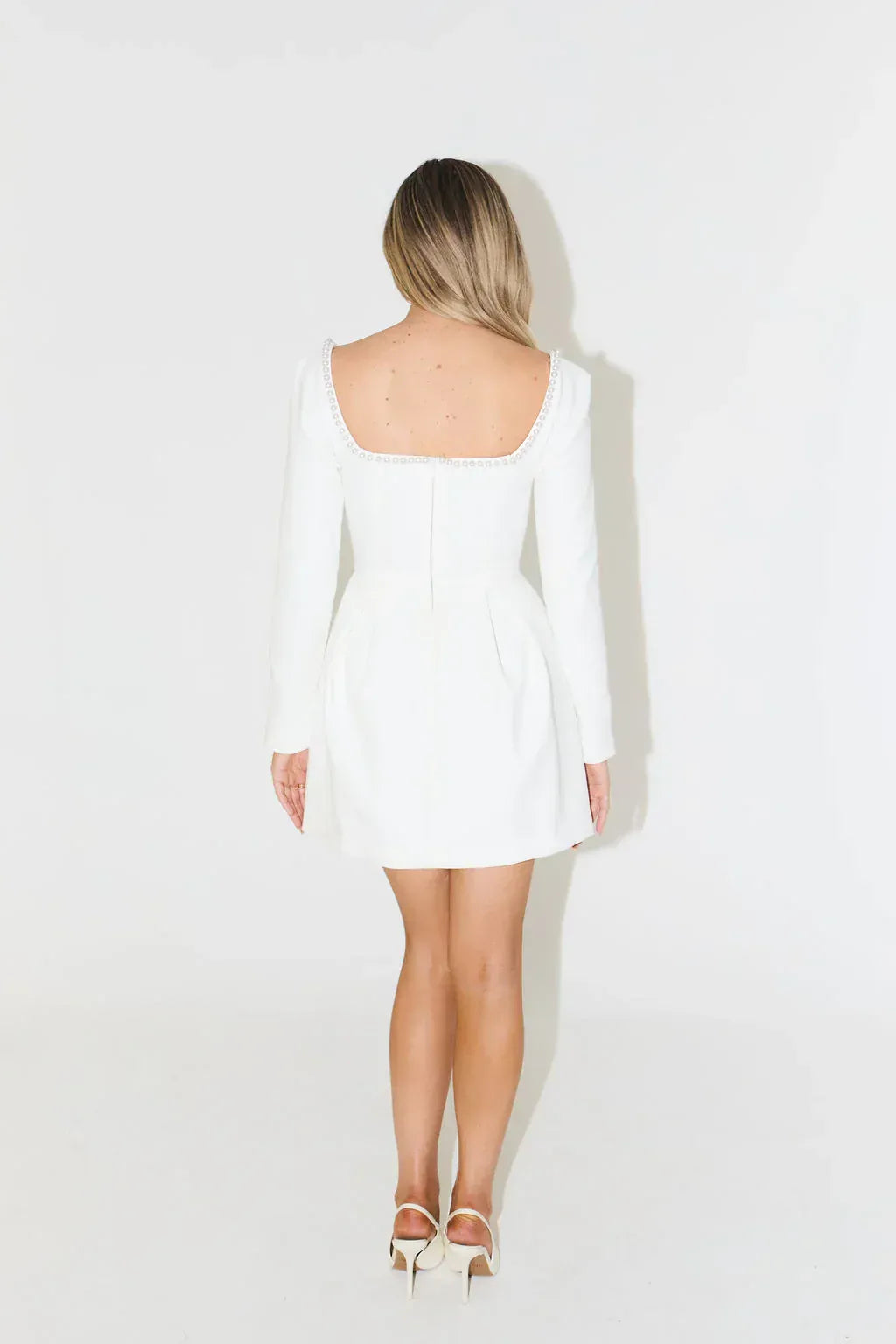 Violetta – Langarm Perlenbesatz Minikleid